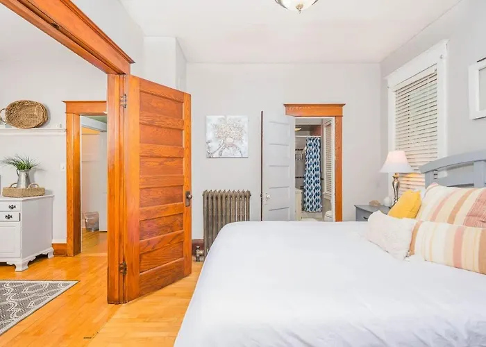 Spacious Downtown Character Home - 4 Bedroom 3 Bath Lawrence University College Ave