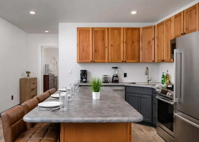 Downtown Appleton Condo 2 Bedroom Loft Sleeps 6